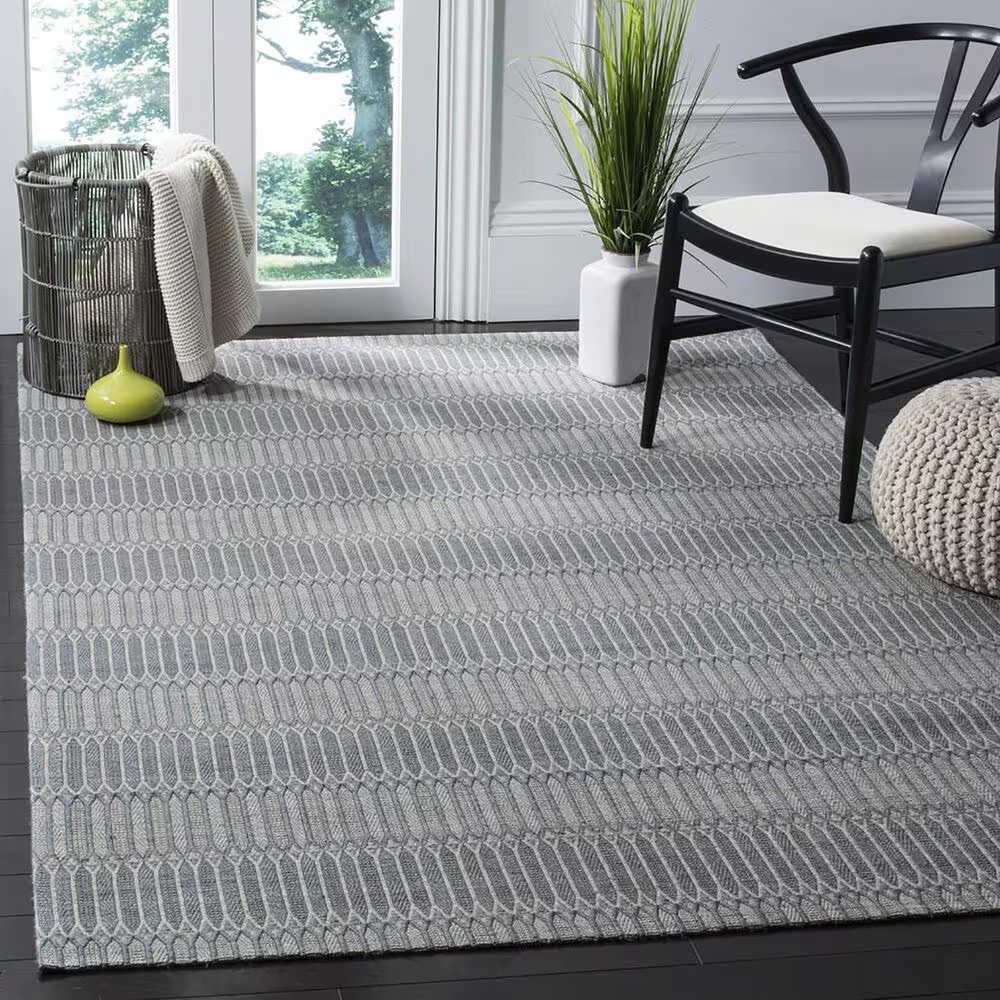 112320-safavieh-marbella-geometric-4-x-6-silver-area-rug-1.jpg
