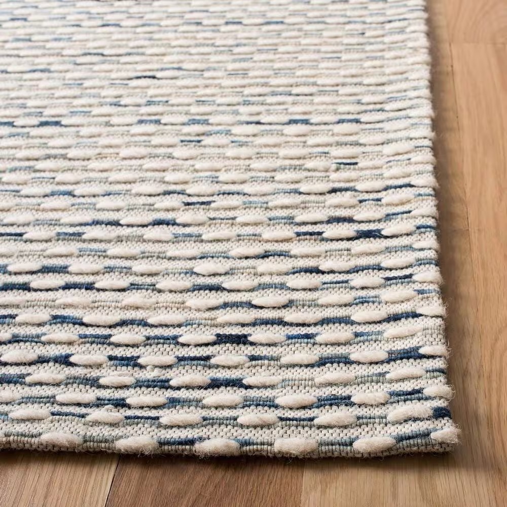 112367-safavieh-marbella-5-x-8-white-and-navy-area-rug-1.jpg
