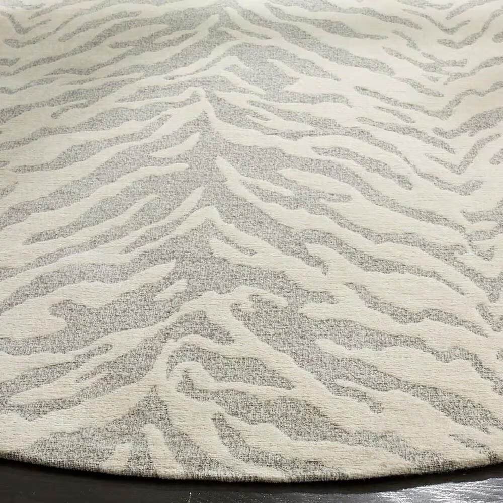 112826-safavieh-marbella-mrb632a-6-round-light-grey-and-ivory-area-rug-1.jpg