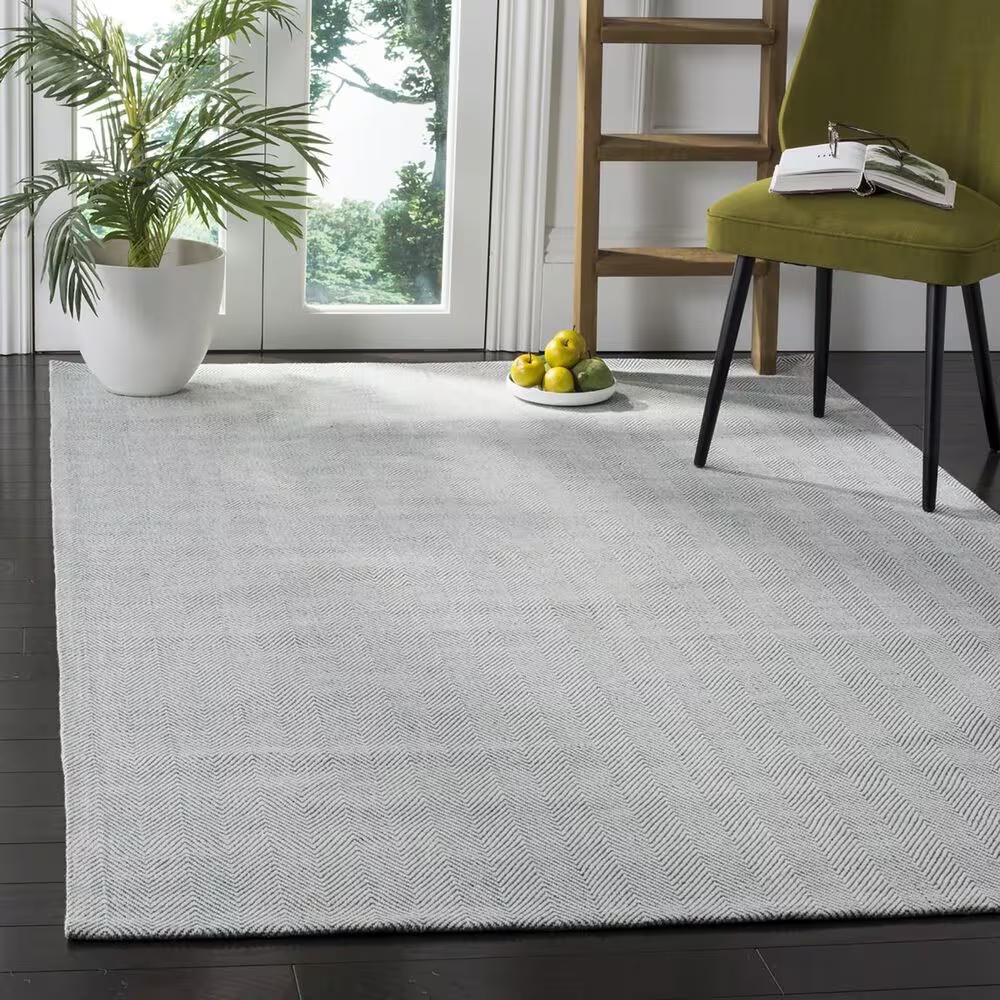 112963-safavieh-marbella-4-x-6-light-blue-area-rug-1.jpg