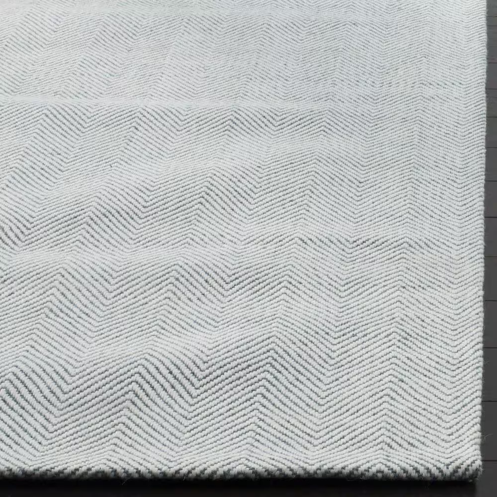 112963-safavieh-marbella-4-x-6-light-blue-area-rug-1.jpg