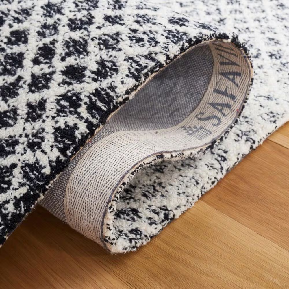 150717-safavieh-micro-loop-4-x-6-black-and-ivory-area-rug-1.jpg