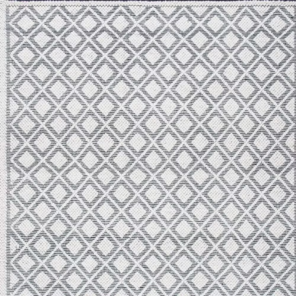 84789-safavieh-natura-nat475a-6-square-ivory-and-black-area-rug-1.jpg