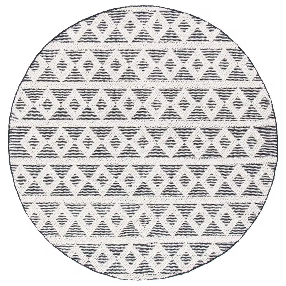 Safavieh Natura NAT479A 6' Round Ivory and Black Area Rug