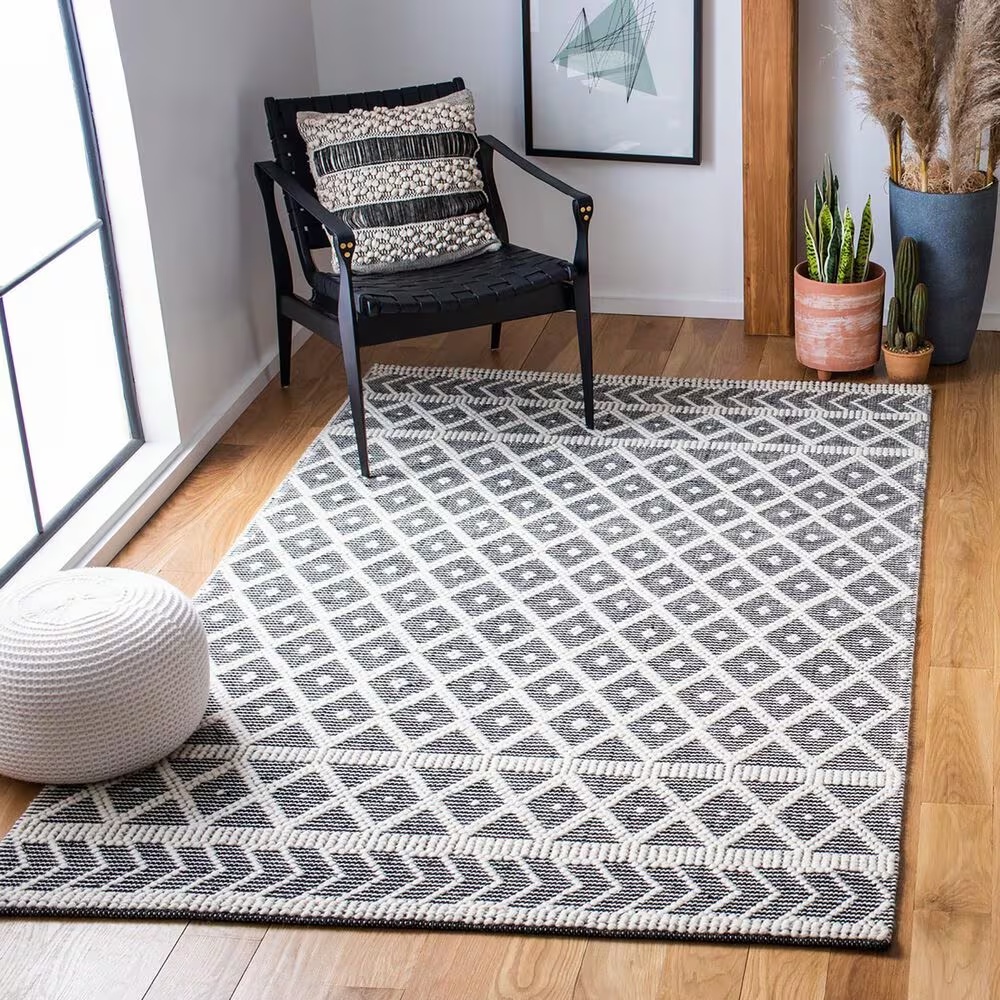 84828-safavieh-natura-nat482a-4-x-6-ivory-and-black-area-rug-1.jpg