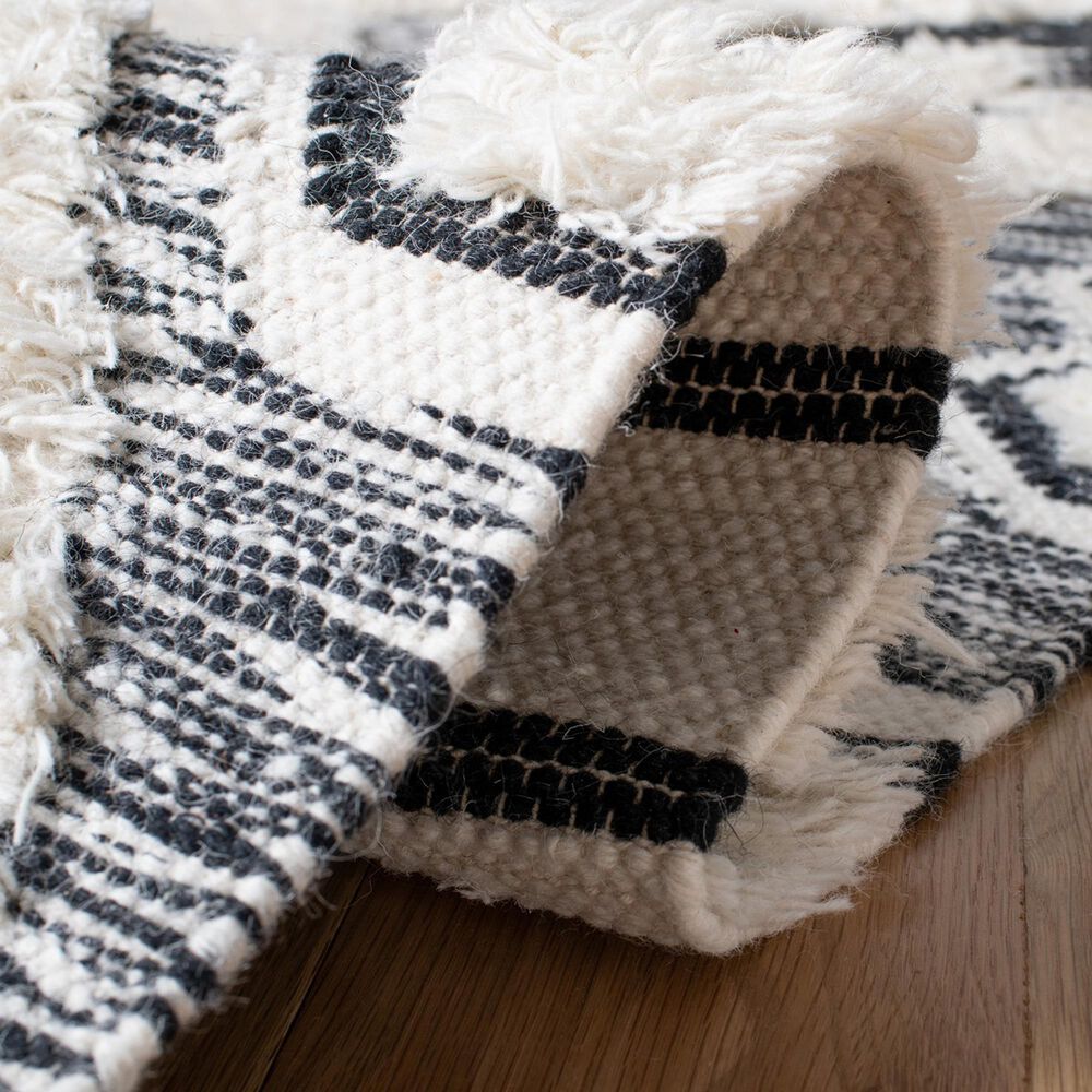 85626-safavieh-natura-nat684a-3-x-5-ivory-and-black-area-rug-1.jpg