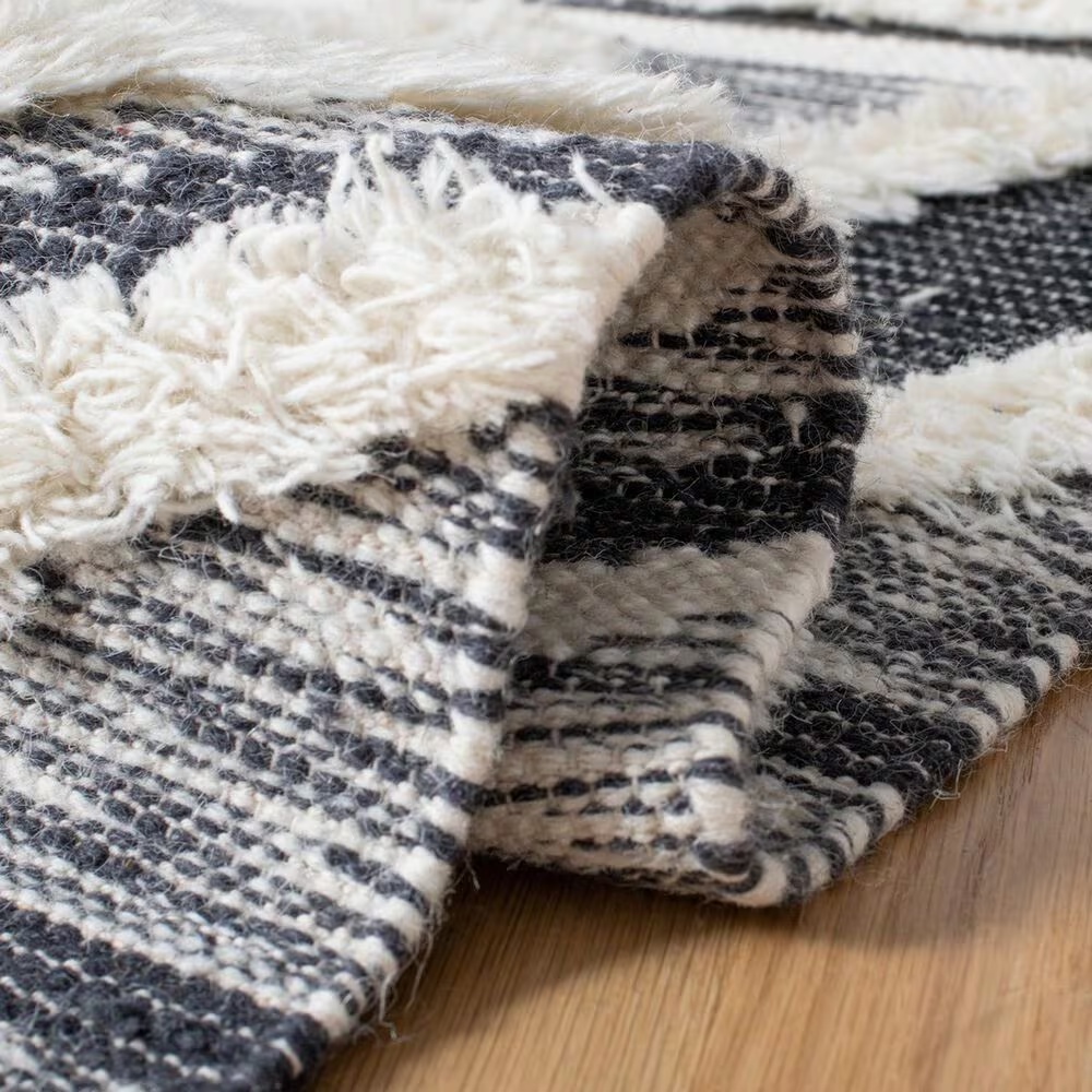 85632-safavieh-natura-nat685a-4-x-6-ivory-and-black-area-rug-1.jpg
