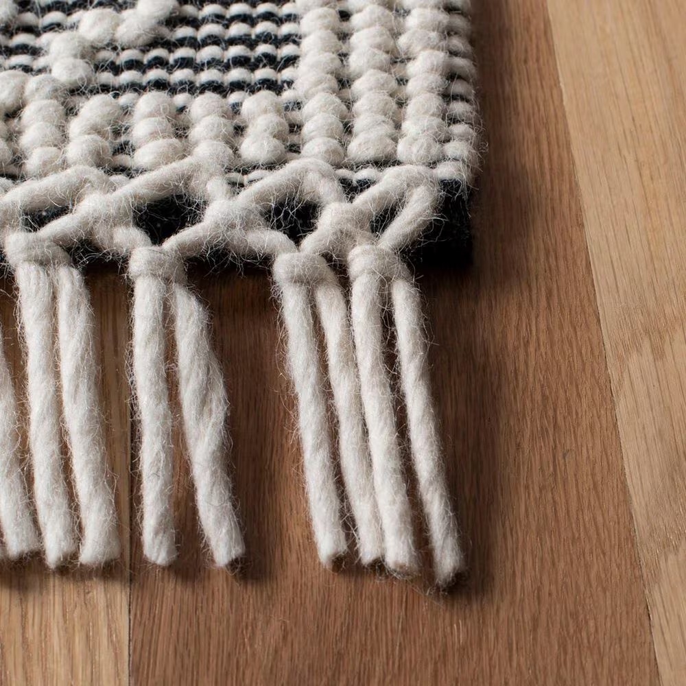 86902-safavieh-natura-5-x-8-ivory-and-black-area-rug-1.jpg