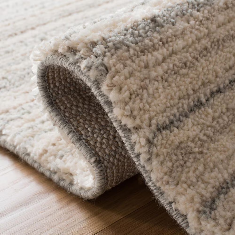 90662-safavieh-martha-stewart-lucia-shag-msr0787f-5-1-x-7-6-light-grey-and-white-area-rug-1.jpg